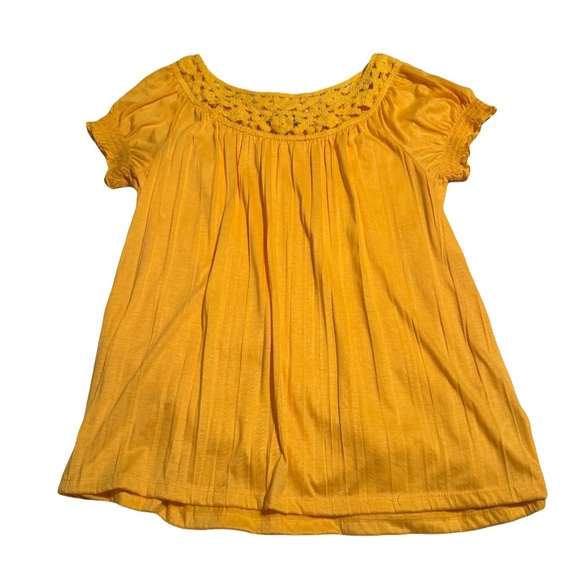 Carolyn Taylor Women’s Yellow Flowy Blouse size L Crochet Neckline Boho - Picture 1 of 4